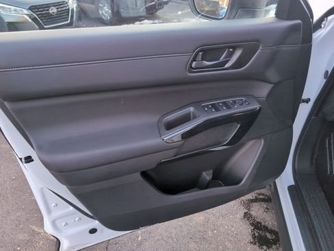 New 2025 Nissan Pathfinder SV w/ Black Appearance Package image 15