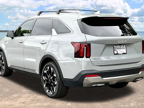 Used 2025 Kia Sorento EX w/ Panoramic Sunroof Package FWD image 5