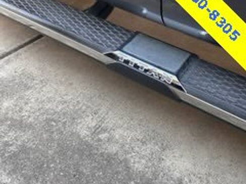 Used 2017 Nissan Titan SV image 9