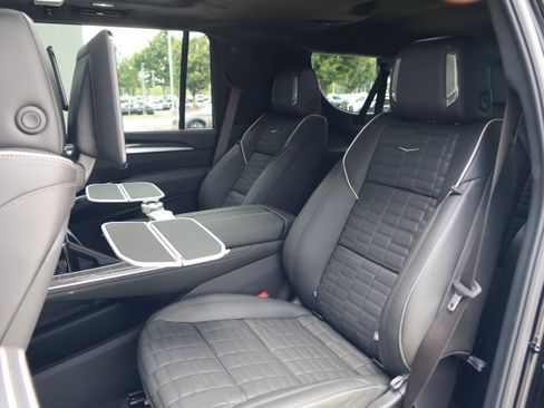 Used 2026 Cadillac Escalade ESV V AWD/4WD image 43