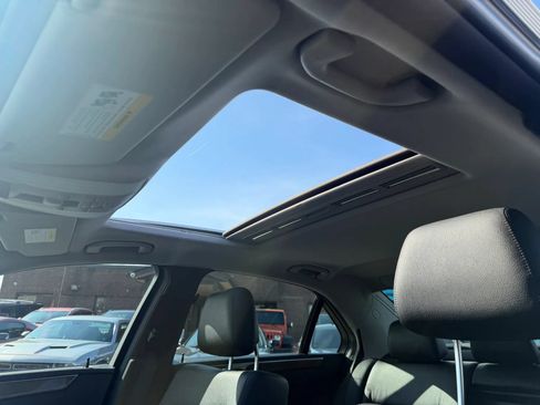 Used 2011 Mercedes-Benz E 550 4MATIC Sedan image 32