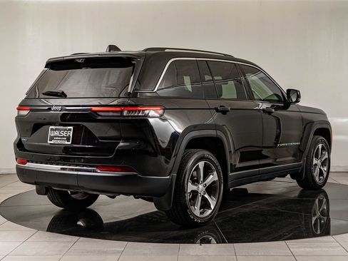 Used 2022 Jeep Grand Cherokee Limited 4xe w/ Luxury Tech Group II AWD/4WD image 5