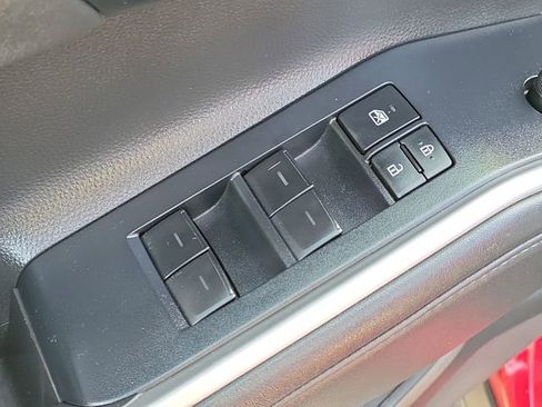 Used 2022 Toyota Highlander XLE AWD/4WD image 21