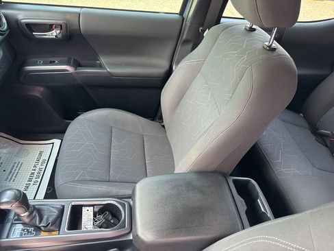 Used 2019 Toyota Tacoma TRD Off-Road AWD/4WD image 18
