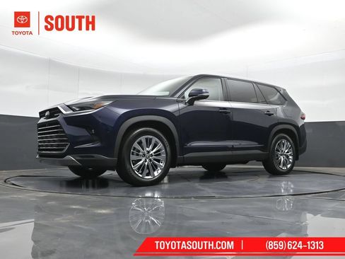 Used 2025 Toyota Grand Highlander AWD image 46