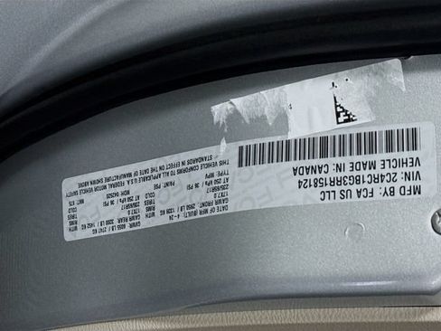 Used 2024 Chrysler Pacifica Touring-L FWD image 32