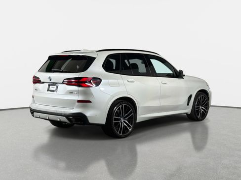 Used 2024 BMW X5 xDrive40i AWD/4WD image 3