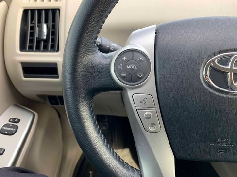 Used 2014 Toyota Prius V Five image 15