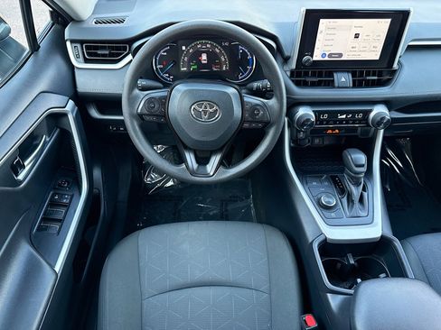 Used 2025 Toyota RAV4 XLE AWD/4WD image 16