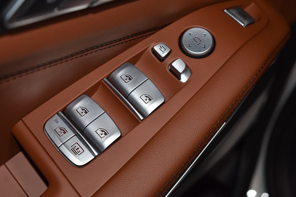Used 2025 BMW X7 M60i AWD/4WD image 6