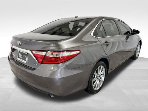 Used 2016 Toyota Camry image 6