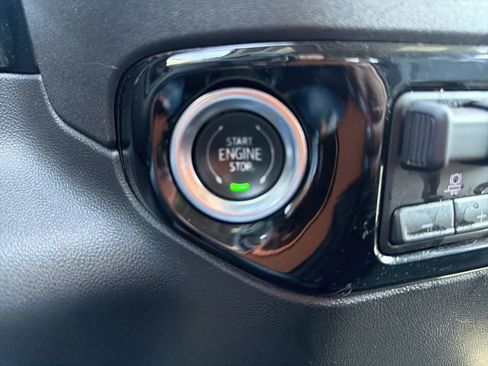 Used 2025 GMC Sierra 1500 SLT image 35