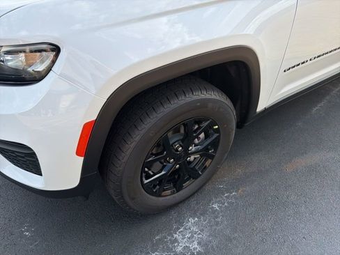 New 2025 Jeep Grand Cherokee Altitude image 6