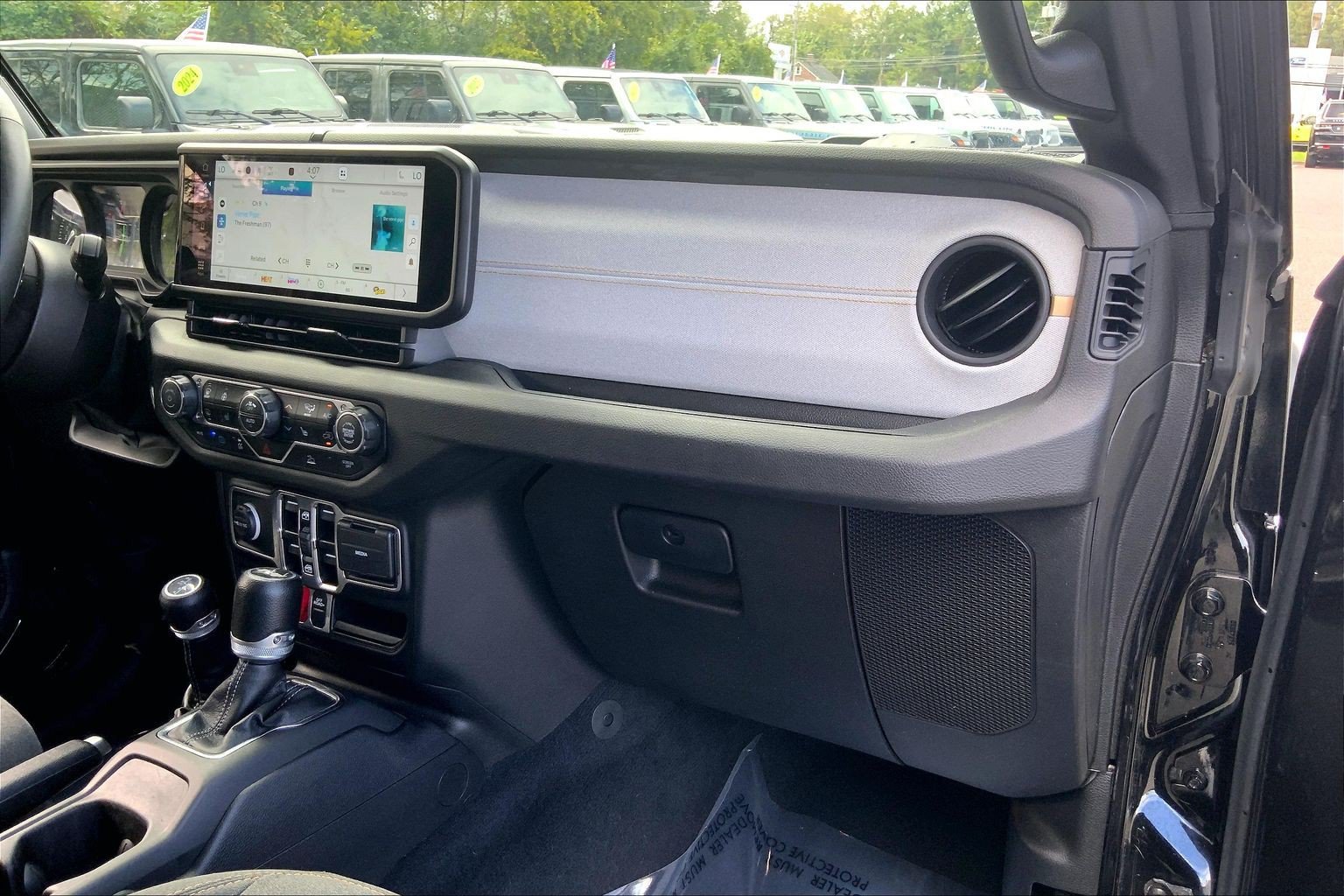 Certified 2024 Jeep Wrangler Unlimited AWD/4WD image 18