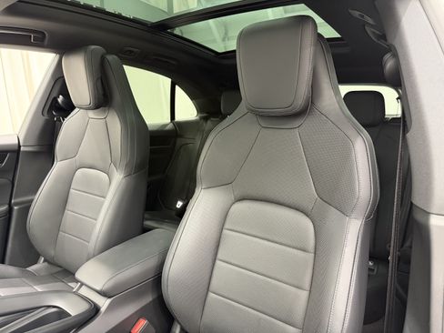 Certified 2025 Porsche Macan Electric RWD image 34
