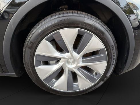 Used 2020 Tesla Model Y Long Range image 24