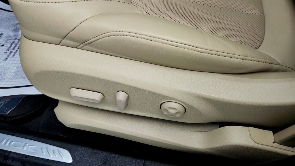 Used 2020 Buick Envision Essence w/ Experience Buick Package FWD image 12