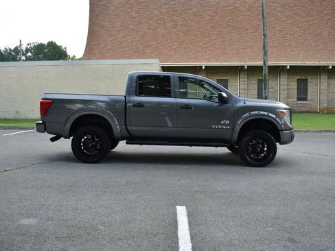 Used 2019 Nissan Titan S AWD/4WD image 8