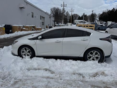 Used 2016 Chevrolet Volt Premier w/ Driver Confidence Package image 3