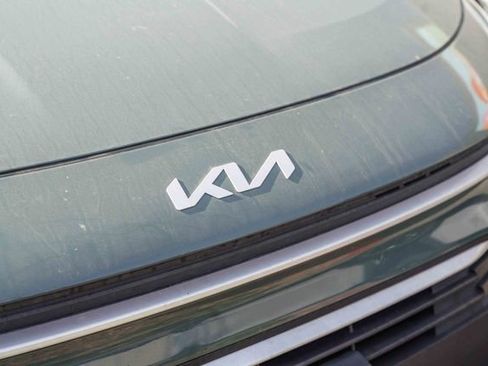 Certified 2023 Kia Niro EX image 4