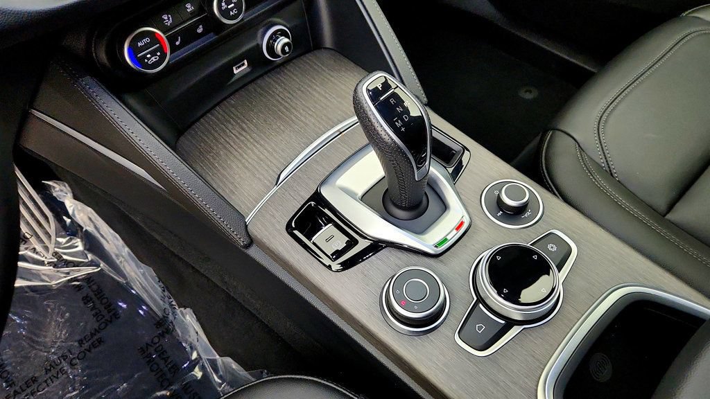 Used 2023 Alfa Romeo Stelvio Ti AWD/4WD image 17