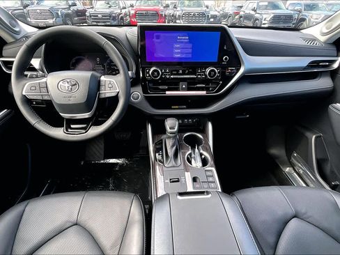 New 2026 Toyota Highlander Platinum AWD/4WD image 5