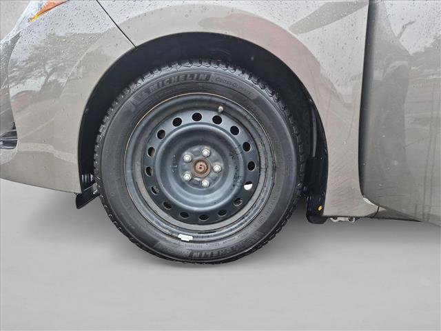 Used 2018 Toyota Corolla LE FWD image 9