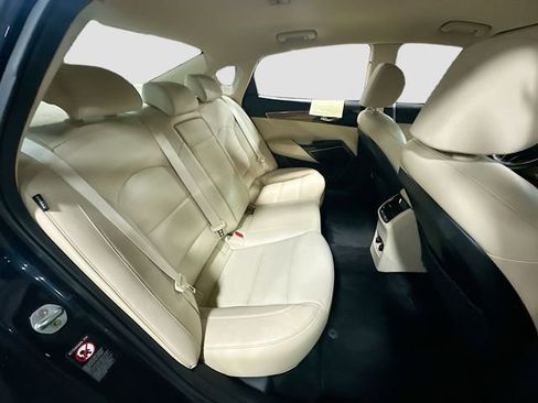 Used 2017 Kia Cadenza Premium image 27
