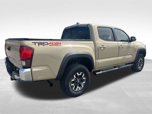 Used 2018 Toyota Tacoma TRD Off-Road image 5