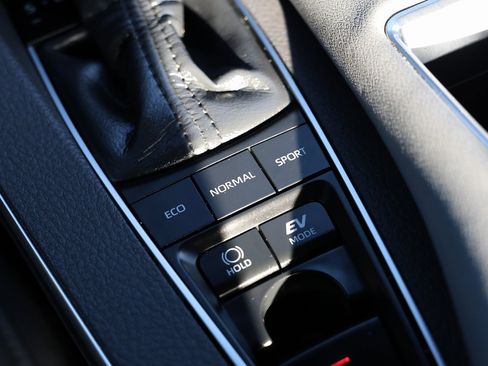 Used 2020 Toyota Avalon XLE image 25