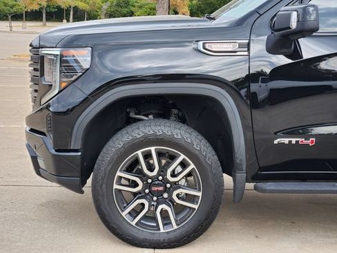 Used 2025 GMC Sierra 1500 AT4 w/ AT4 Premium Package AWD/4WD image 8