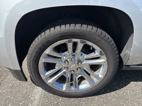 Used 2019 Chevrolet Tahoe Premier w/ Premier Plus Edition RWD image 21