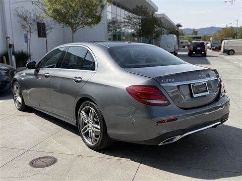 Used 2017 Mercedes-Benz E 300 image 4