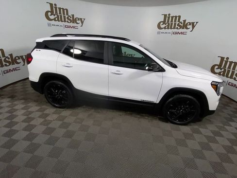 Used 2023 GMC Terrain SLE w/ Driver Convenience Package image 9