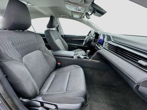 Used 2025 Toyota Camry LE FWD image 19