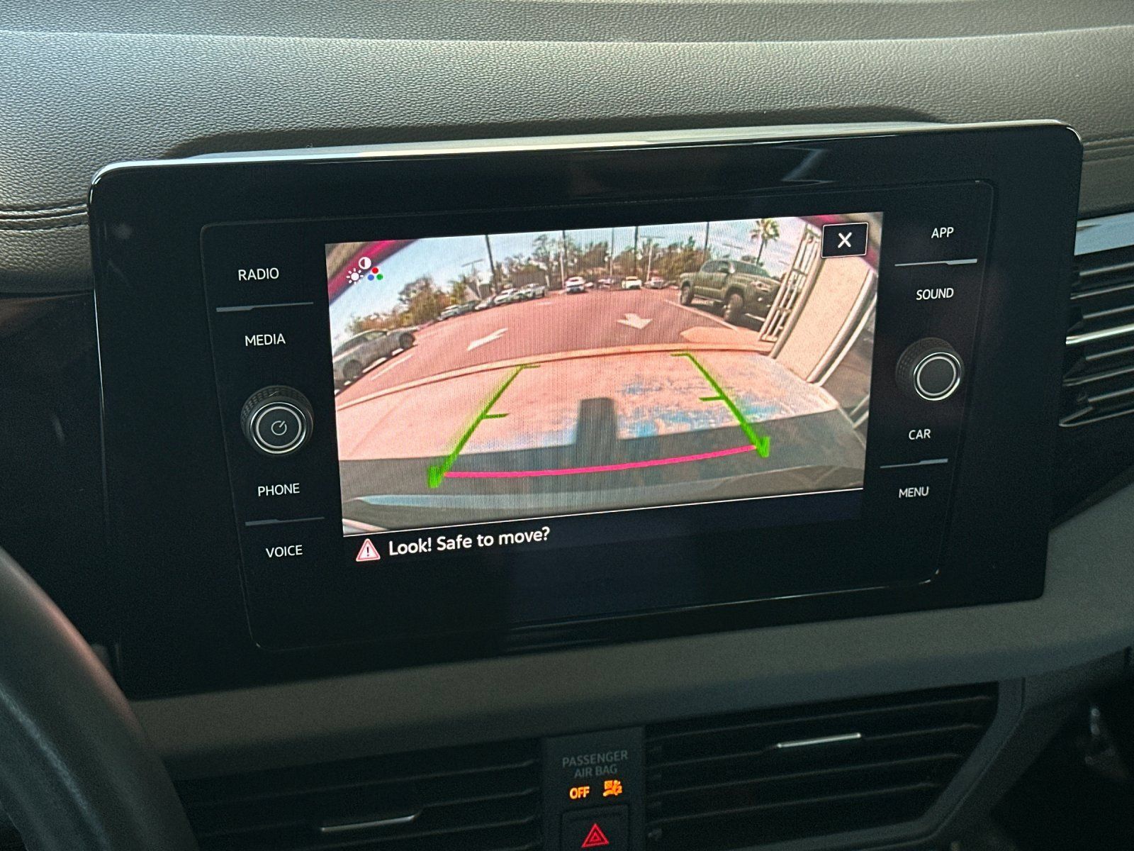 Used 2025 Volkswagen Jetta SE FWD image 17