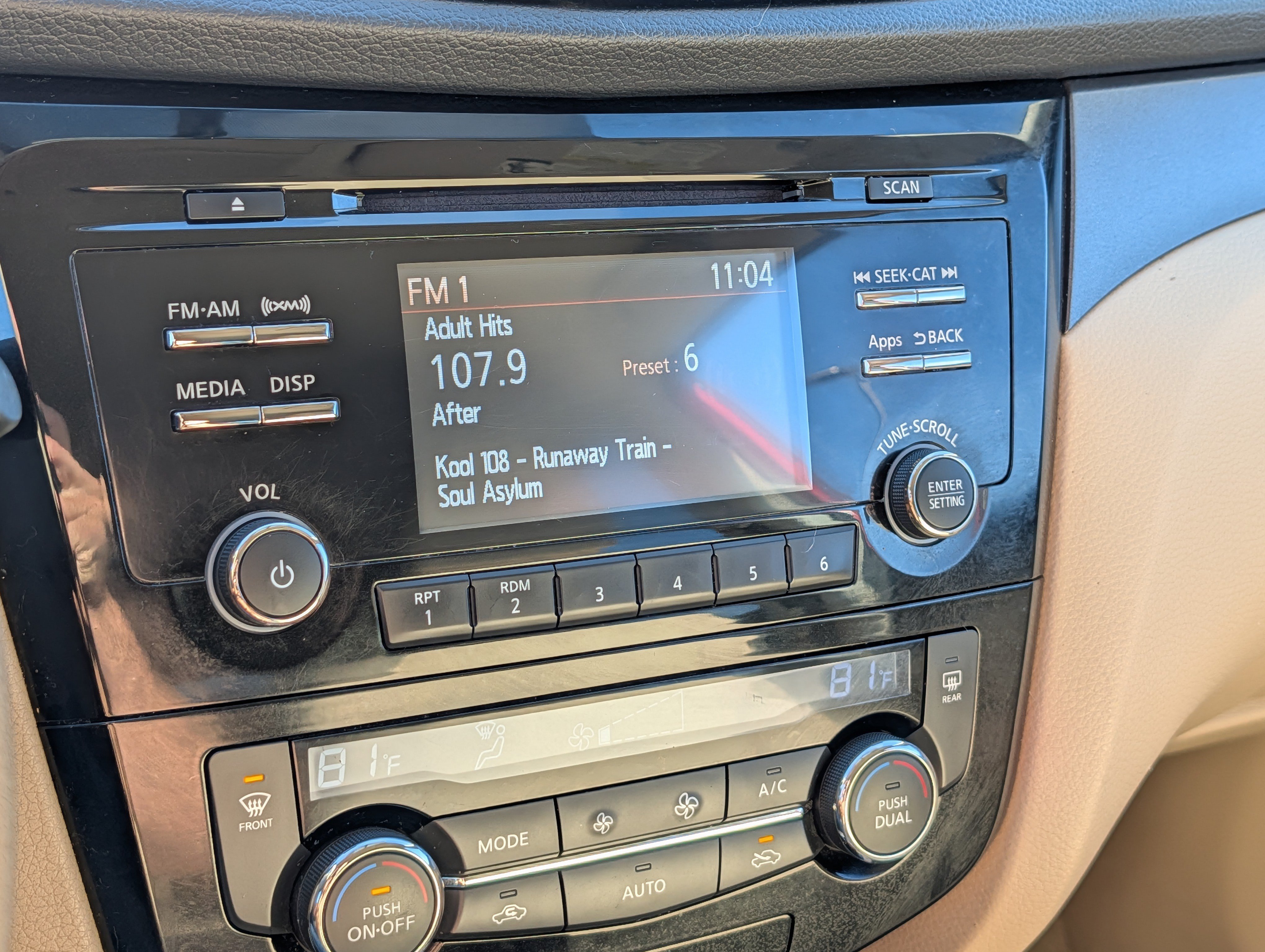 Used 2014 Nissan Rogue SV AWD/4WD image 22