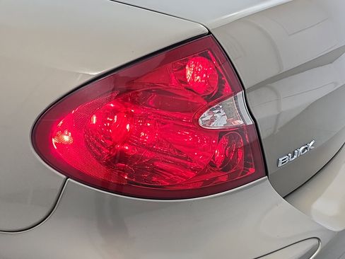 Used 2006 Buick LaCrosse CX FWD image 31