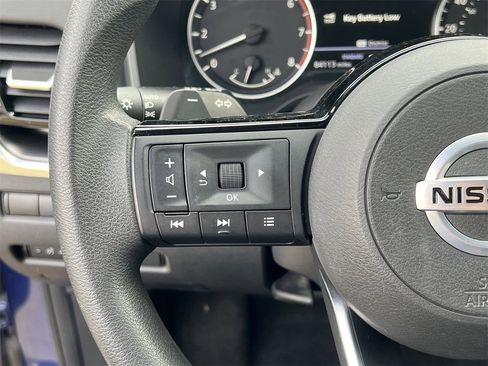 Used 2021 Nissan Rogue SV image 11