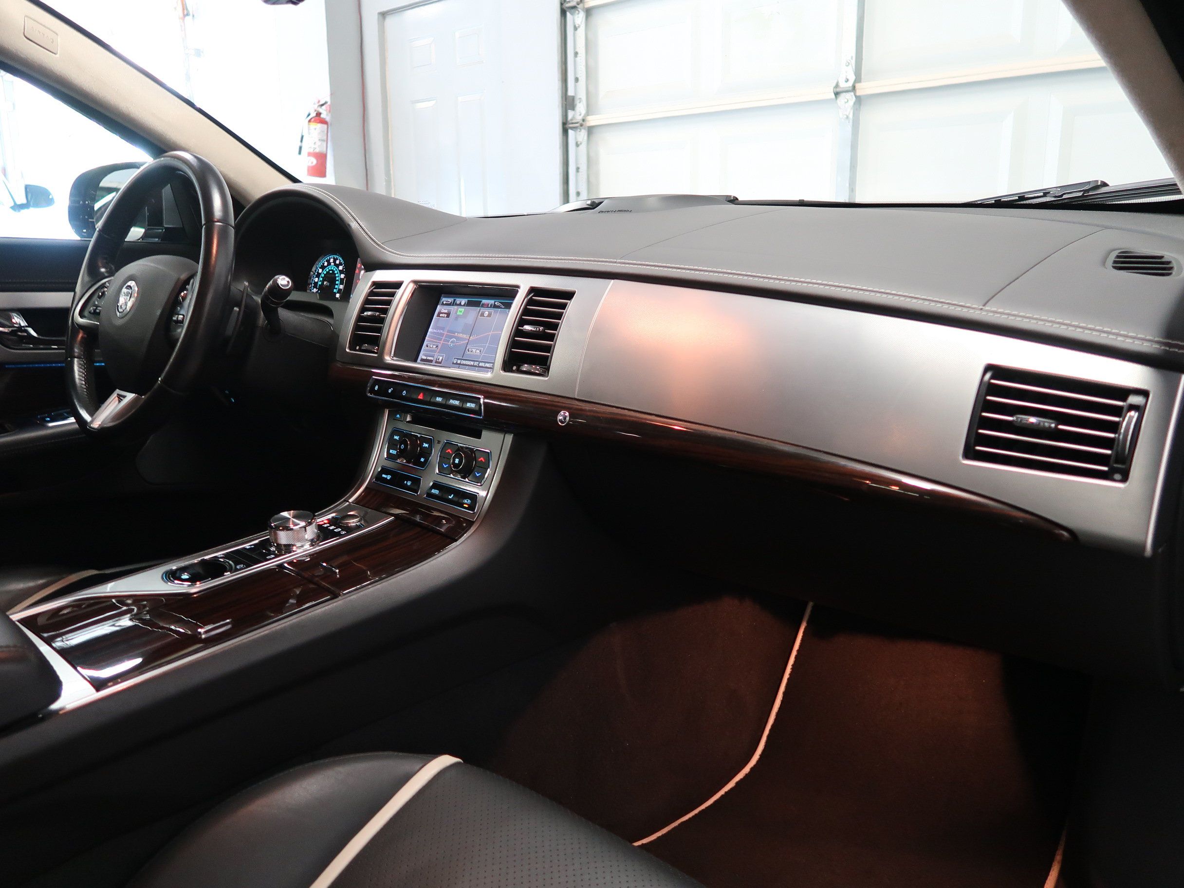 Used 2012 Jaguar XF Portfolio RWD image 28