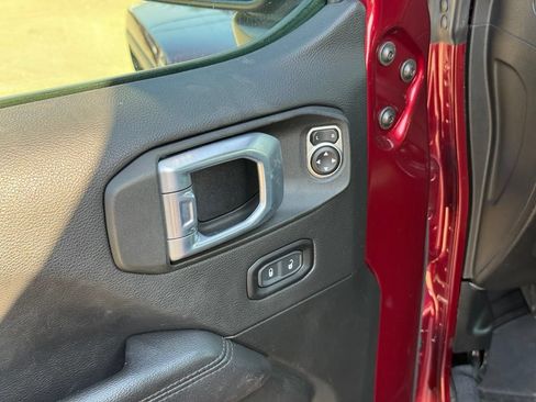 Used 2021 Jeep Wrangler Unlimited Sahara AWD/4WD image 11