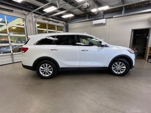 Used 2018 Kia Sorento AWD image 6