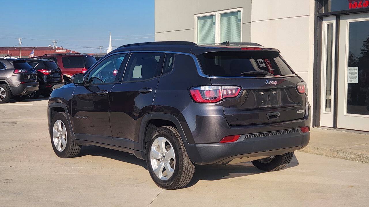 Used 2018 Jeep Compass Latitude w/ Popular Equipment Group FWD image 4