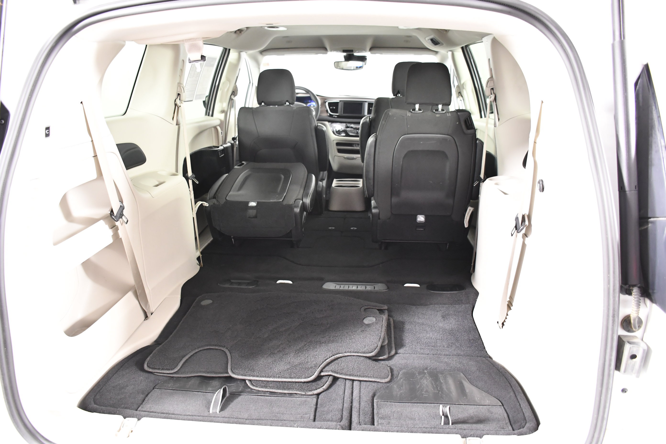 Used 2023 Chrysler Voyager LX FWD image 47
