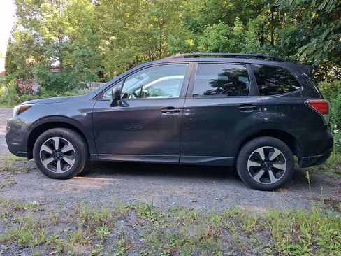Used 2018 Subaru Forester 2.5i Premium w/ All-Weather Package AWD/4WD image 5
