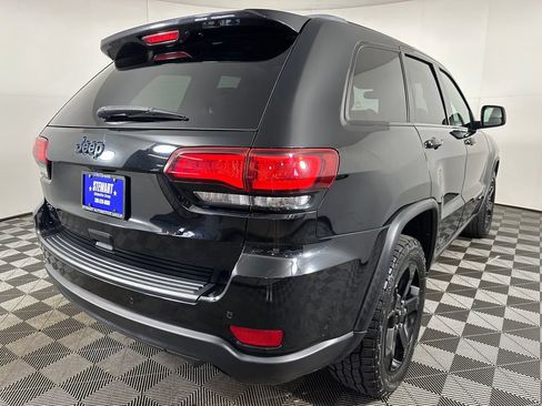 Used 2018 Jeep Grand Cherokee Laredo AWD/4WD image 7