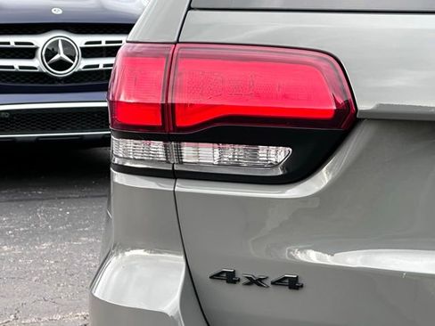 Used 2021 Jeep Grand Cherokee Laredo X image 9