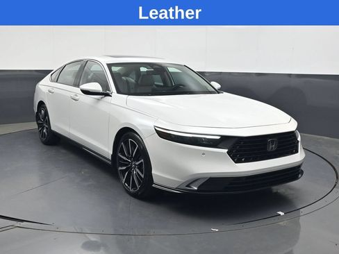 Used 2024 Honda Accord Touring image 2