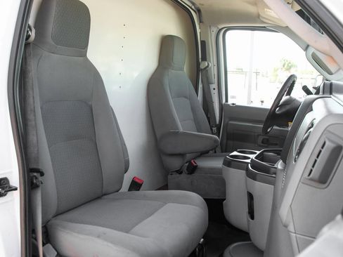 Used 2019 Ford E-350 and Econoline 350 Super Duty image 31
