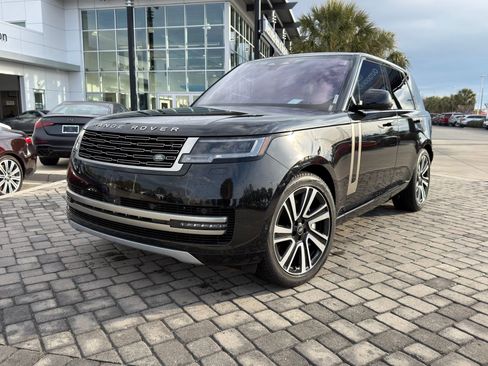 Used 2023 Land Rover Range Rover SE image 1